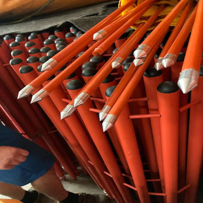 กระดานสีแดง FRP กว้าง 16 มิลลิเมตรที่มีปลายโลหะติดตั้งเป็นสัญลักษณ์ของพื้นฐานสาธารณะ